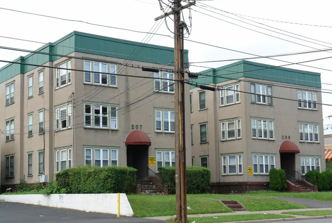 209 Main St in Binghamton, NY - Foto de edificio - Building Photo