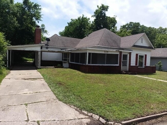 property at 839 E 2nd St