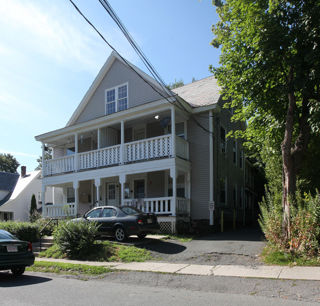 25 Devens St in Greenfield, MA - Foto de edificio - Building Photo