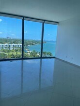 601 NE 36th St, Unit 1205 in Miami, FL - Foto de edificio - Building Photo