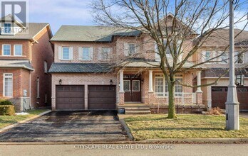 3322 Raspberry Bush Trail in Oakville, ON - Building Photo - Building Photo