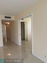 9420 Poinciana Pl in Davie, FL - Building Photo - Building Photo