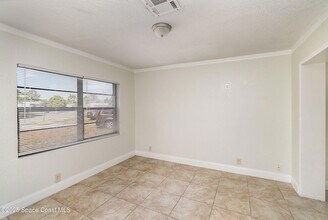 589 Clarke St in Cocoa, FL - Foto de edificio - Building Photo
