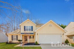 2008 Pheasant Glen Rd in Charlotte, NC - Building Photo