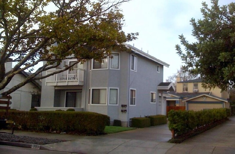 701-703 Prospect Row in San Mateo, CA - Building Photo