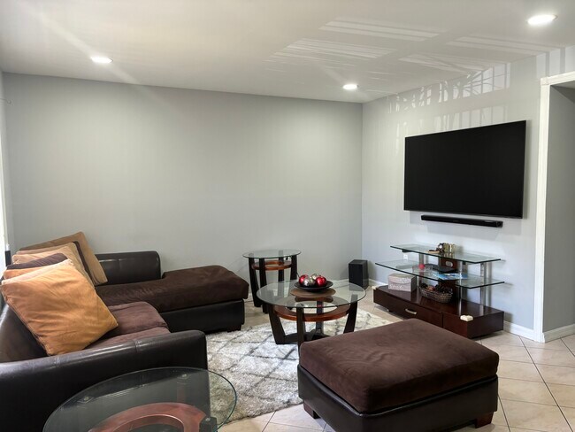 9050 NW 28th St in Coral Springs, FL - Building Photo - Building Photo