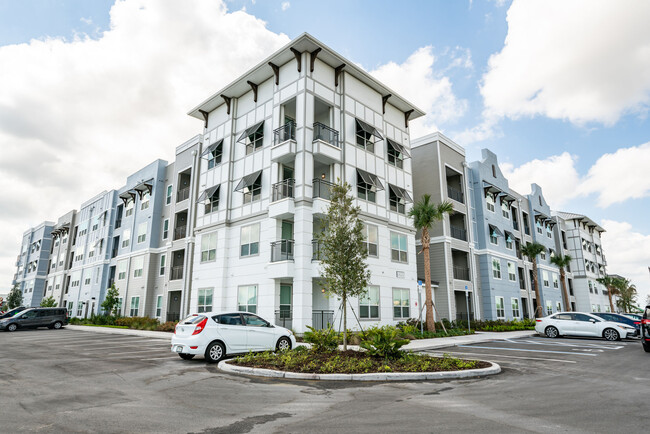 Prime in Kissimmee, FL - Foto de edificio - Building Photo