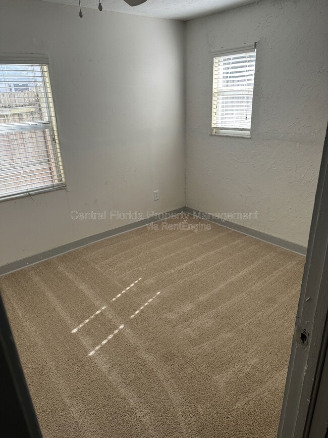 1235 Virginia Dr in Orlando, FL - Building Photo - Building Photo