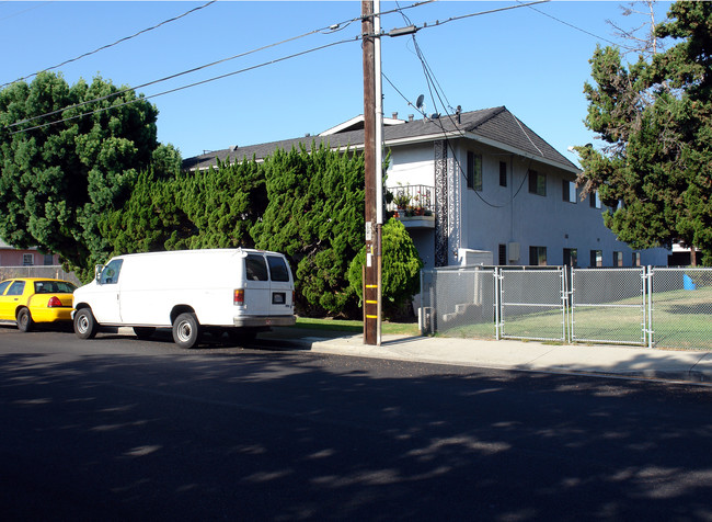 12615 Grevillea Ave in Hawthorne, CA - Building Photo - Building Photo