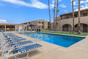 San Jacinto Racquet Club in Palm Springs, CA - Building Photo