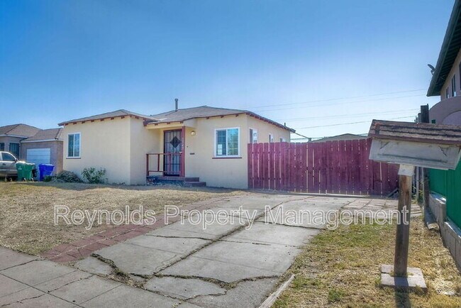 3343 Chamoune Ave in San Diego, CA - Building Photo - Building Photo