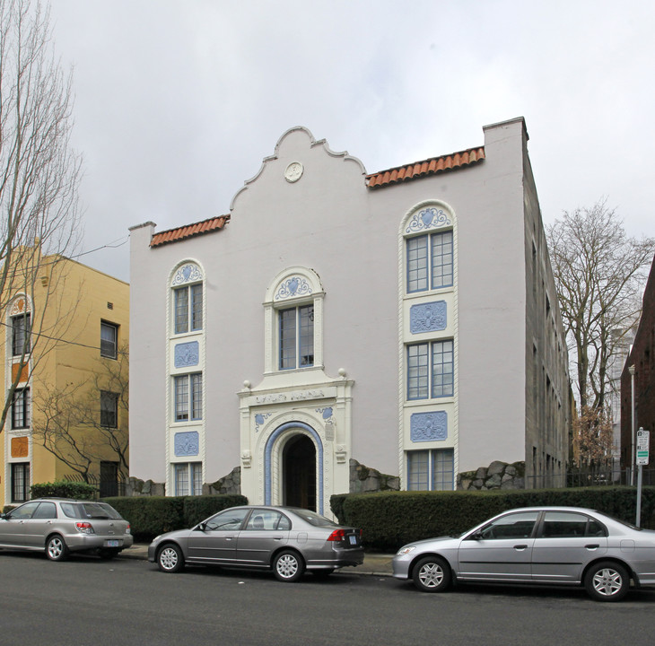 Irving Manor Apartments in Portland, OR - Building Photo