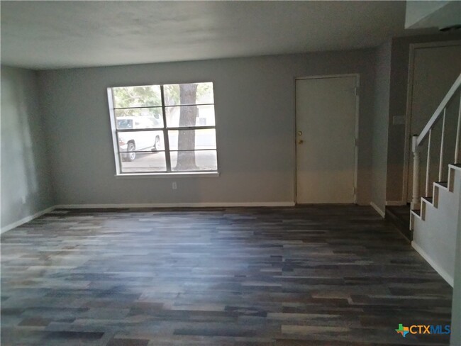 1028 Jefferson Ave in Seguin, TX - Building Photo - Building Photo