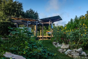 1107 W Russell Pl, Unit 1 BR in San Antonio, TX - Building Photo