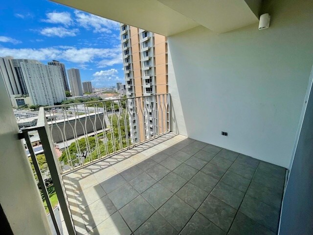 1519 Nuuanu Ave, Unit 1047 in Honolulu, HI - Building Photo