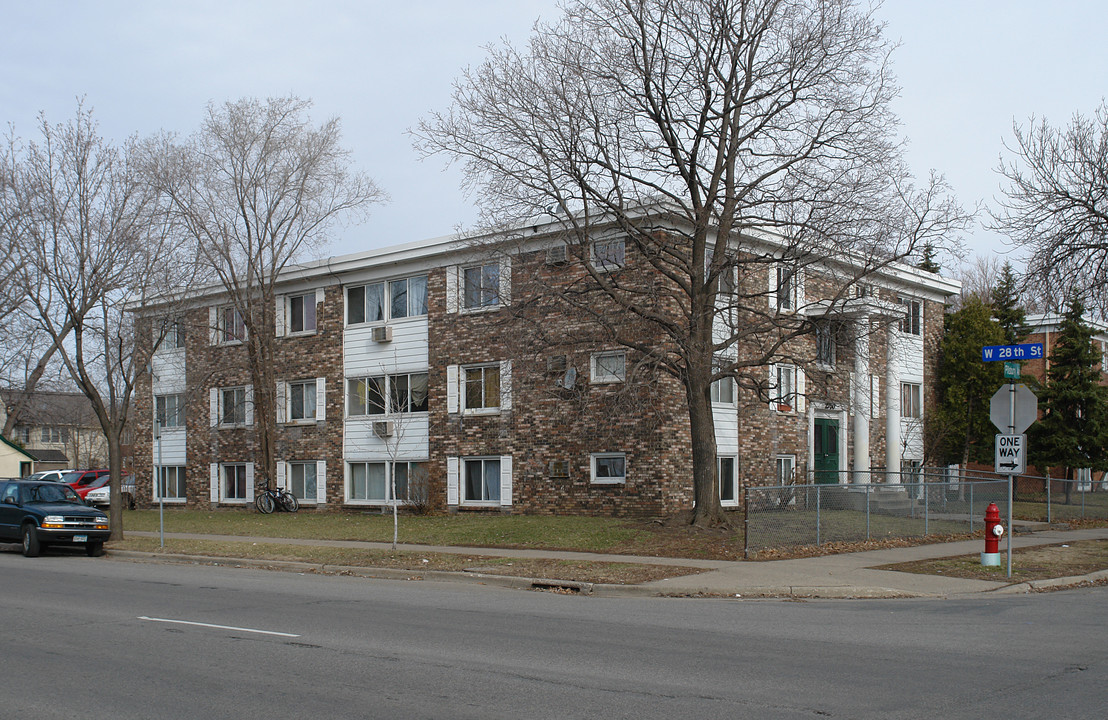 2750 Pillsbury Ave in Minneapolis, MN - Building Photo