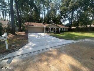 102 Long Meadow Ct in Brandon, MS - Building Photo
