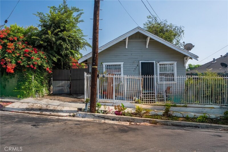 1714 Walton Ave in Los Angeles, CA - Building Photo