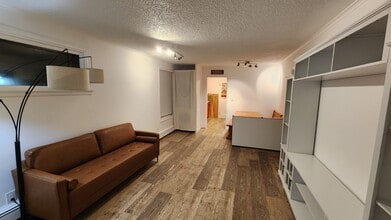 4003 Garfield St, Unit Upstairs in Anchorage, AK - Building Photo - Building Photo