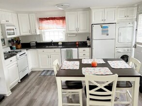 8 Churchill Dr in Falmouth, MA - Building Photo - Building Photo