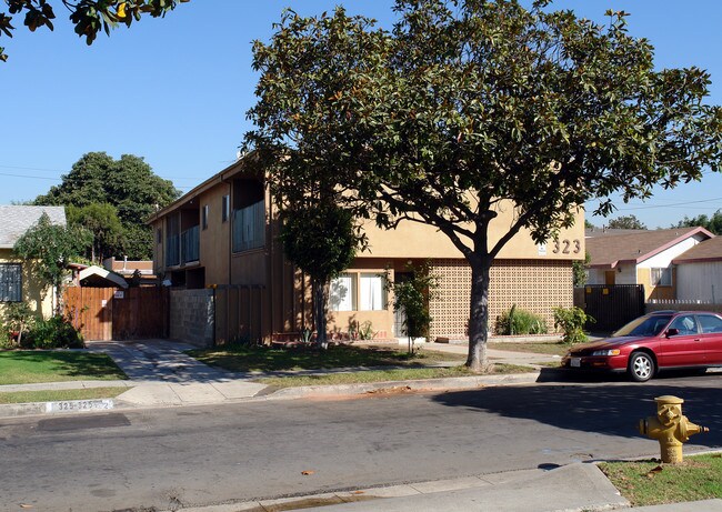 323 W Buckthorn St in Inglewood, CA - Building Photo - Building Photo