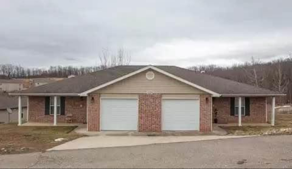 20982 Hartsburg Ln in St. Robert, MO - Building Photo