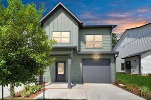 7711 Longmire Rd in Conroe, TX - Building Photo