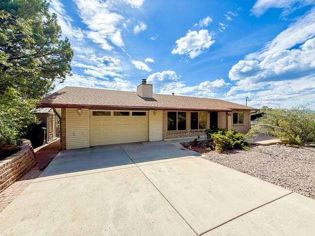 416 Hillcrest Dr