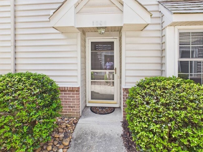 1006 Hanson Way in Virginia Beach, VA - Building Photo - Building Photo