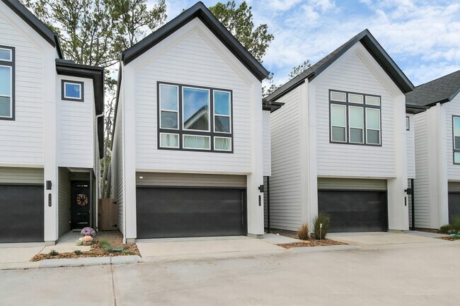 property at 1107 Highland Square Ln