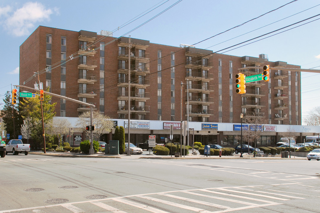 Linden Tower Condominiums in Linden, NJ - Foto de edificio