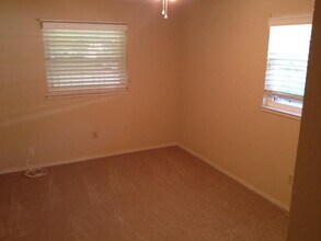 906 Vine Ave in Roseville, CA - Foto de edificio - Building Photo