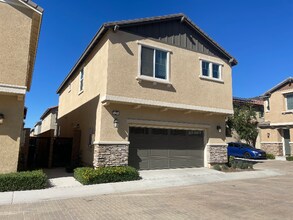 16254 Lozano St in Fontana, CA - Building Photo - Building Photo
