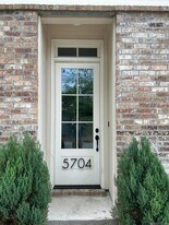 5704 Goodwood Crossing Ln in Baton Rouge, LA - Building Photo
