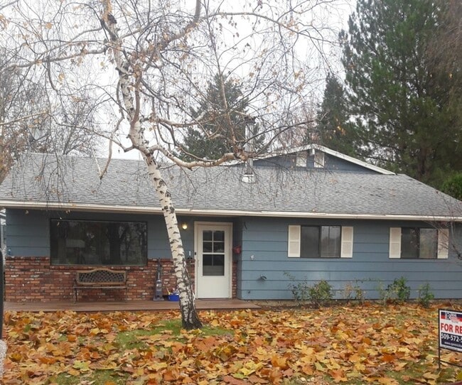 property at 1326 Sacramento Blvd