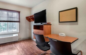 Furnished Studio-Lake Worth in Lake Worth Beach, FL - Foto de edificio - Building Photo