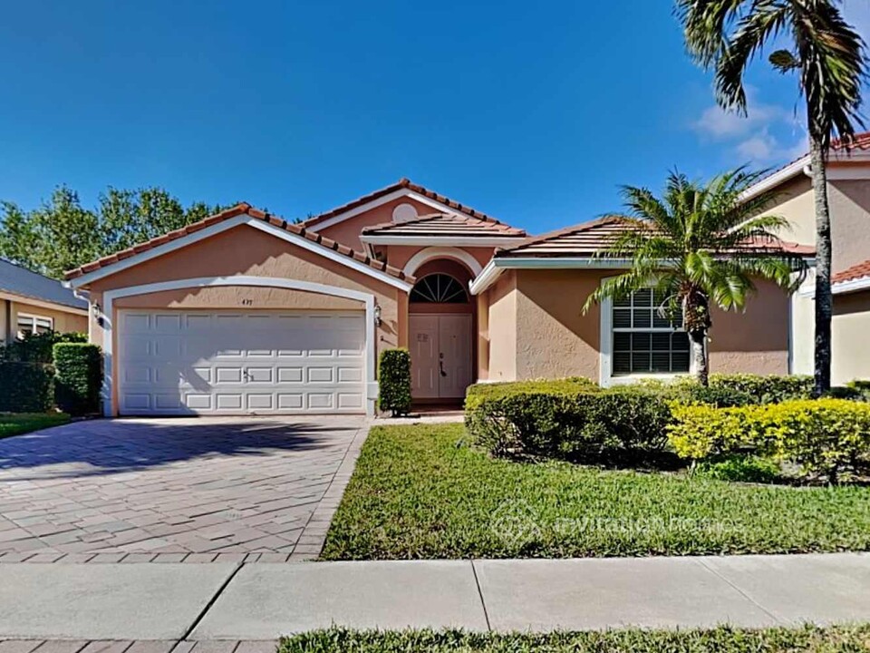 2477 Country Golf Dr in Wellington, FL - Building Photo