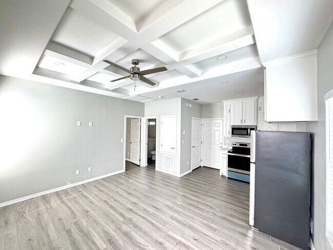 3012 W Kenwood St, Unit 2 in Edinburg, TX - Building Photo - Building Photo