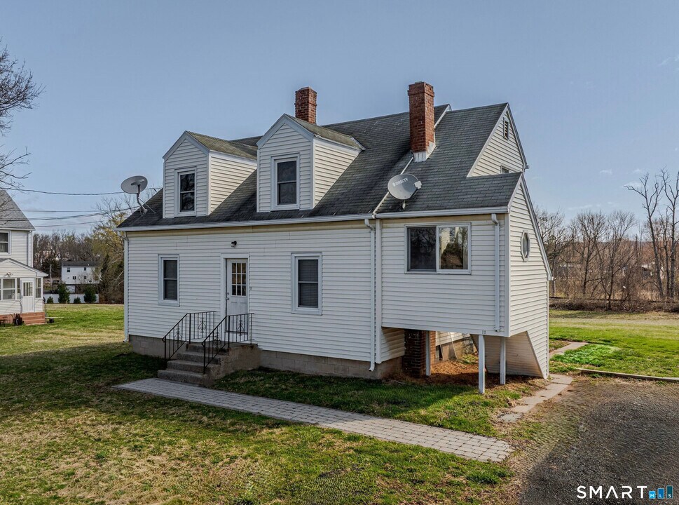 11 Piney Ridge Rd in Cromwell, CT - Building Photo