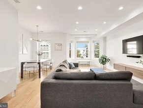 1230 Fairmont St NW, Unit 2 in Washington, DC - Foto de edificio - Building Photo