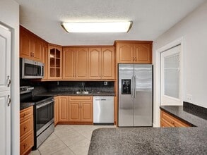 3747 E Valley Green Dr in Davie, FL - Building Photo - Building Photo