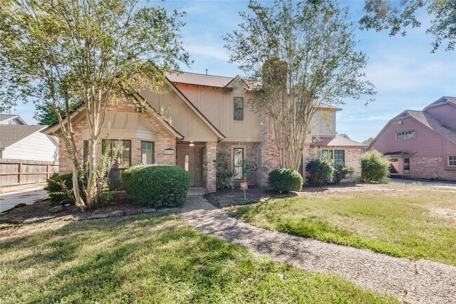 18318 Ella Blvd in Spring, TX - Foto de edificio - Building Photo