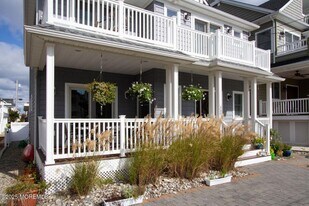 556 Pike Ave in Manasquan, NJ - Building Photo