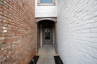 4995 Berkeley Oak Dr in Norcross, GA - Foto de edificio - Building Photo