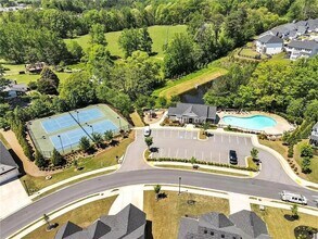 166 Crest Brooke Dr in Holly Springs, GA - Building Photo - Building Photo