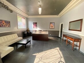 Val D'Amour in Los Angeles, CA - Building Photo - Building Photo