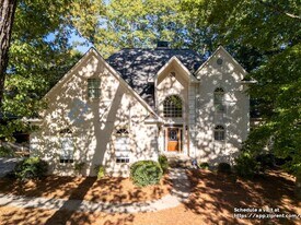 2862 Clary Hill Dr in Roswell, GA - Building Photo