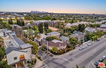 958 N Vista St in Los Angeles, CA - Building Photo - Building Photo