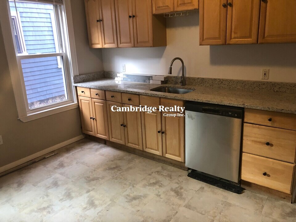 10 Cambridge Terrace, Unit 1 in Cambridge, MA - Building Photo