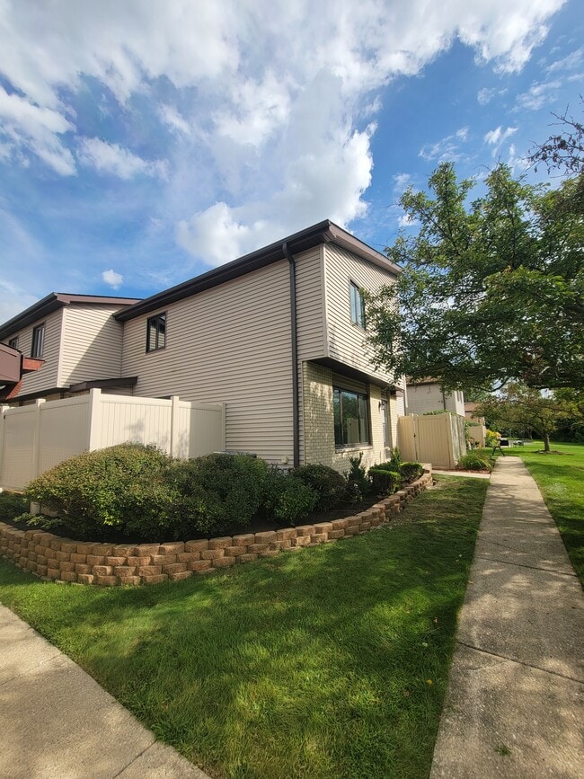 property at 224 E Woodlawn Rd